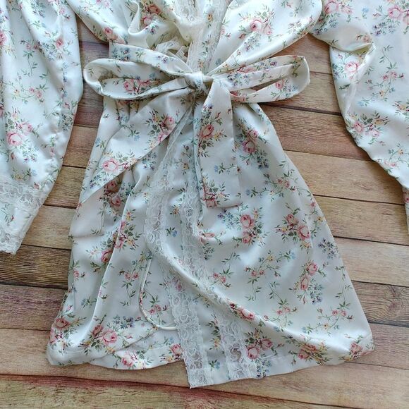 Valentino Intimo Robe Size Small Neiman Marcus White Floral Lace - Picture 5 of 9